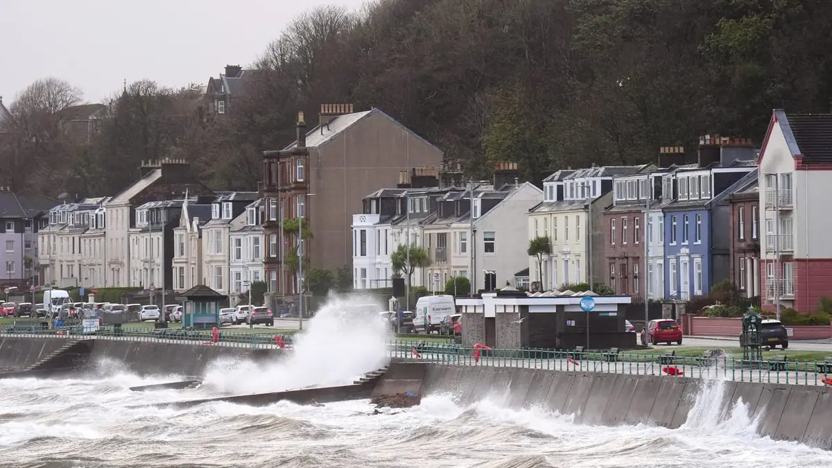At least 6,000 homes across central and southern Scotland without power