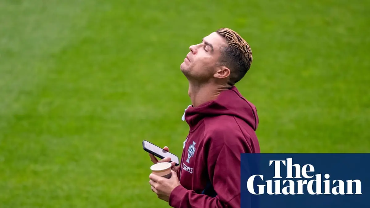 Cristiano Ronaldo walks out on Portugal after being dropped from starting lineup