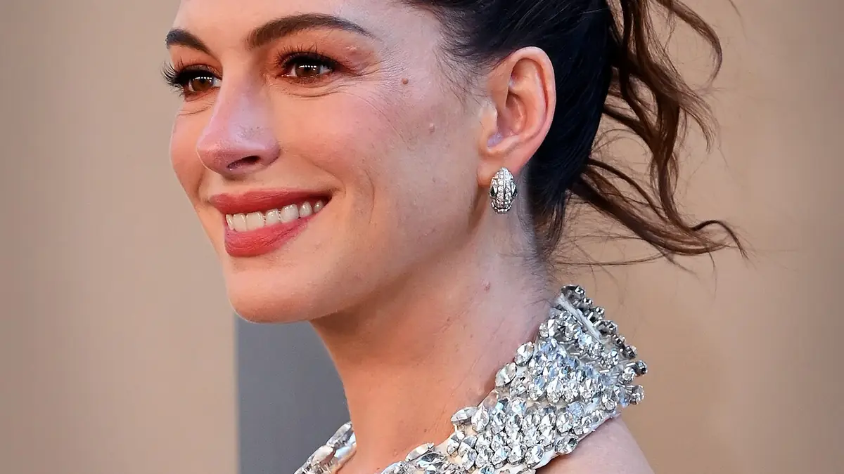 'Doctor said I couldn’t do it because I might go into early labor': Anne Hathaway says she has to stay aw