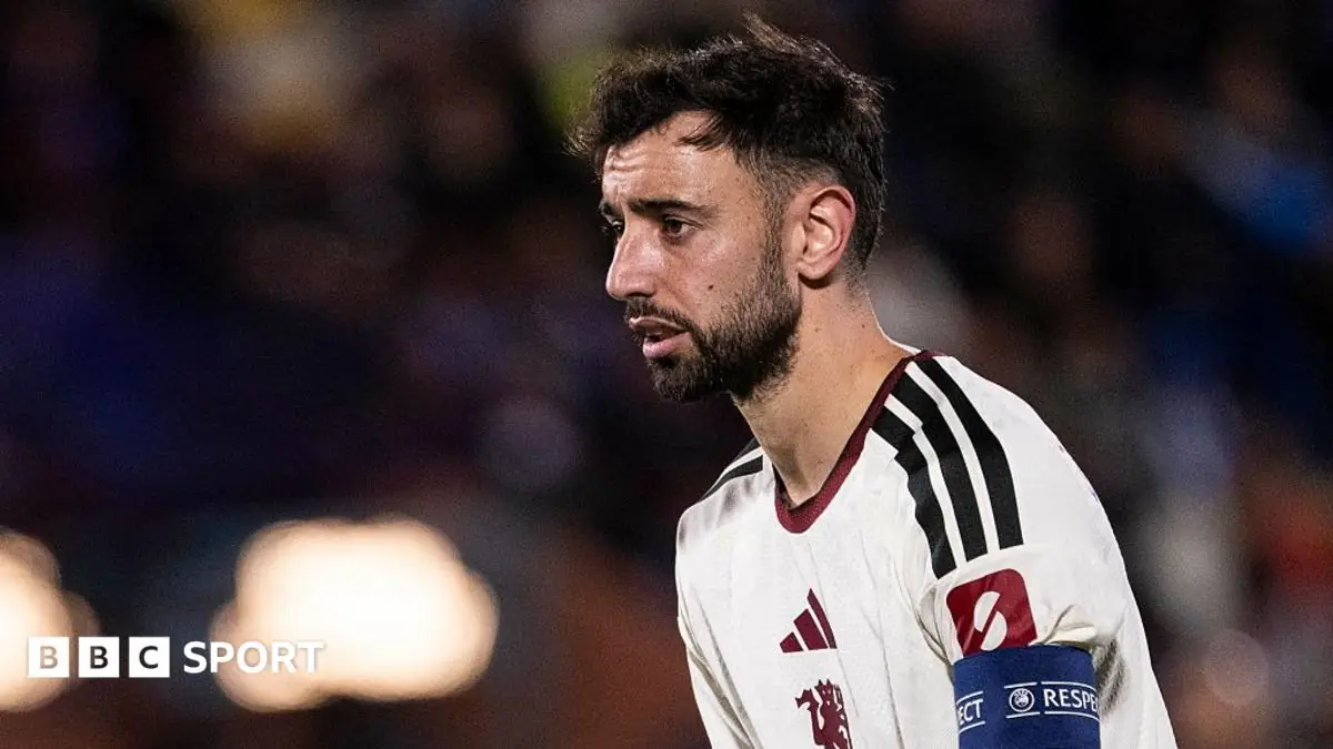Fernandes to stay captain as Rooney calls Man Utd players babies