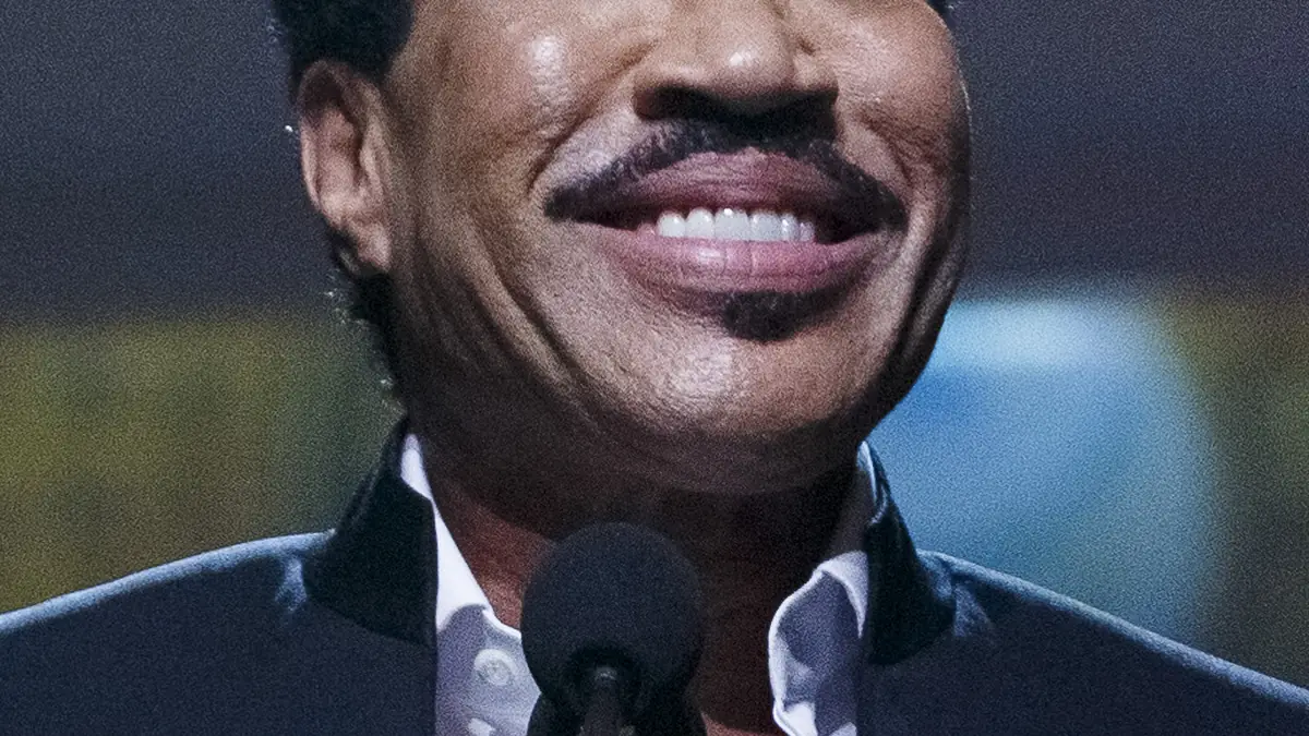 Lionel Richie back in hospital and undergoes heart procedure with tour dates cancelled