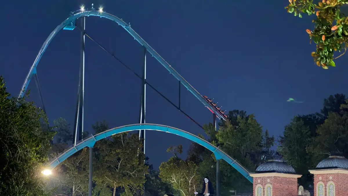 One dead and several injured after incident involving US rollercoaster