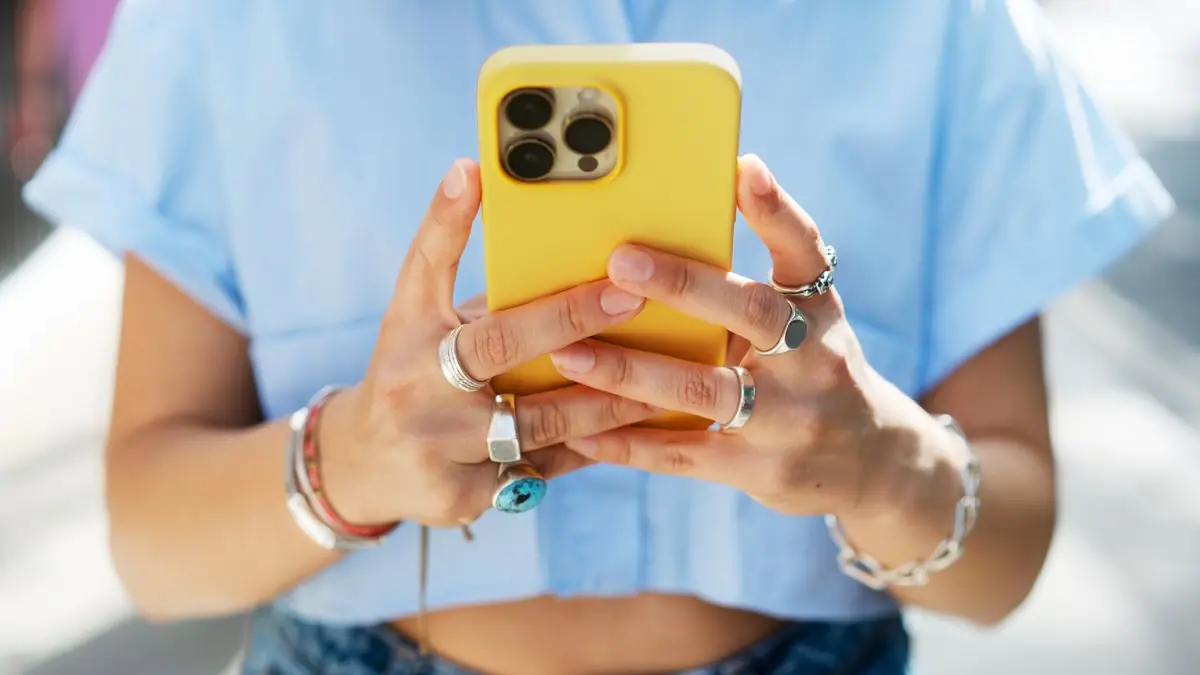 Security expert shares one-minute phone check everyone should do before leaving the house