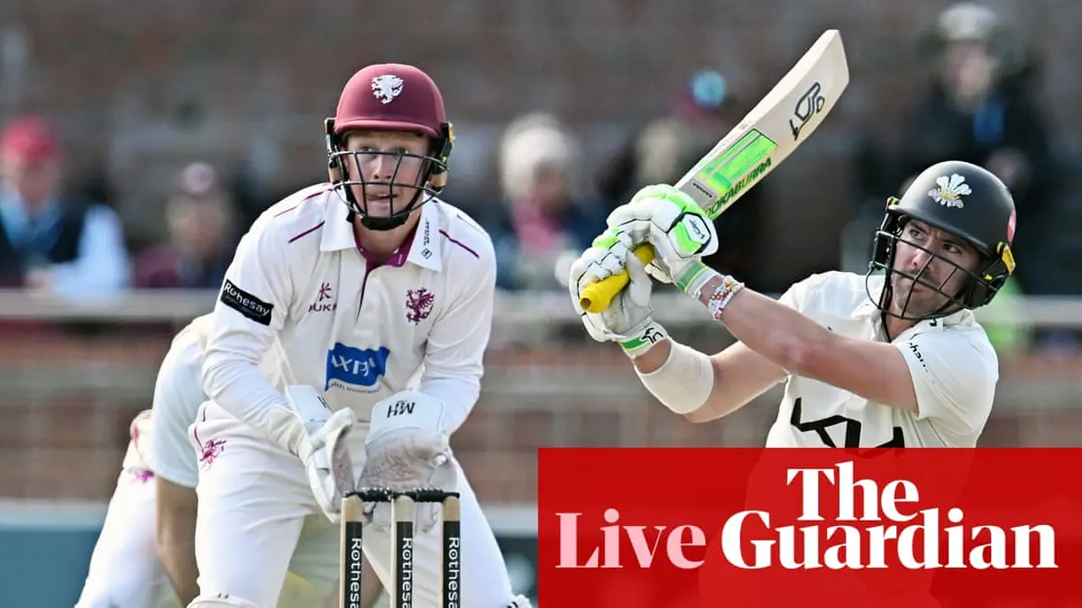 Somerset v Surrey, Warwickshire v Leics and more: County Championship title race goes to wire – live