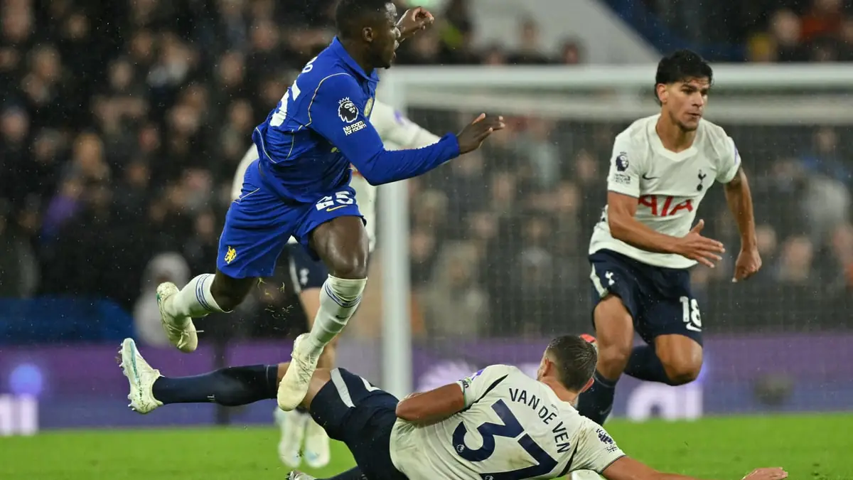 Tottenham told Micky van de Ven should have been sent off against Chelsea