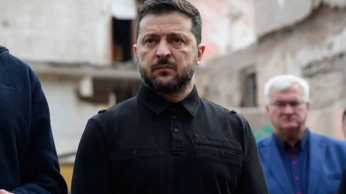 'Zelensky's near-impossible dilemma as he fights war on two fronts against Kremlin and Trump treachery'
